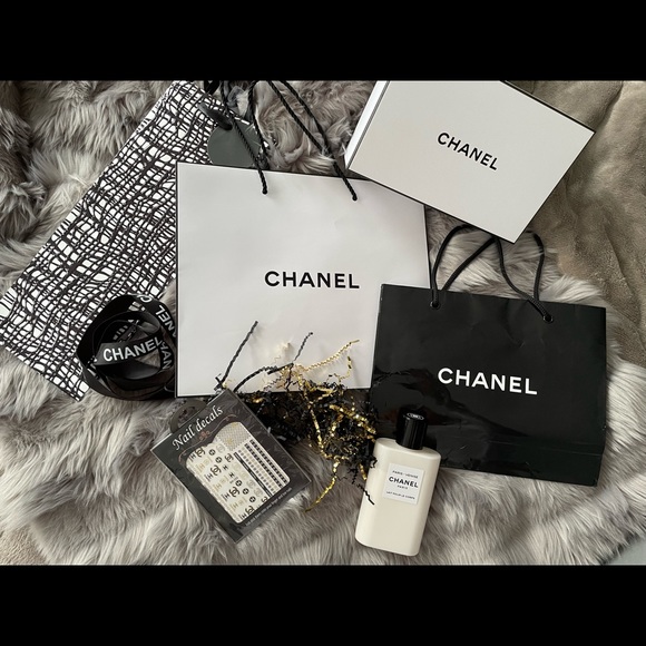 ✨Chanel Lotion and Extras (all shown) ✨ - Picture 11 of 11
